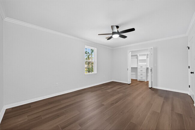 Building Photo - 10594 Rustling Oaks Dr