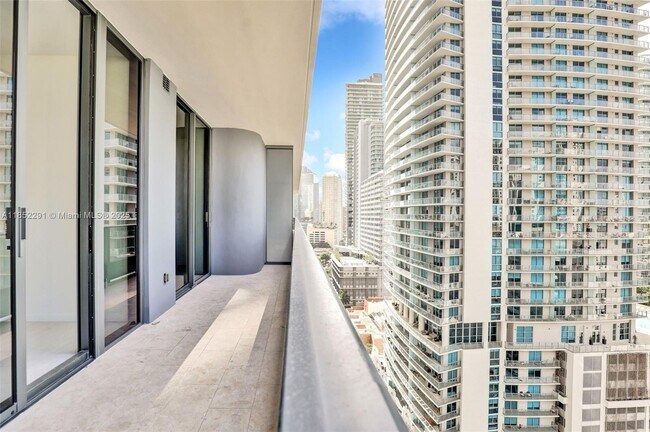 Building Photo - 1000 Brickell Plaza