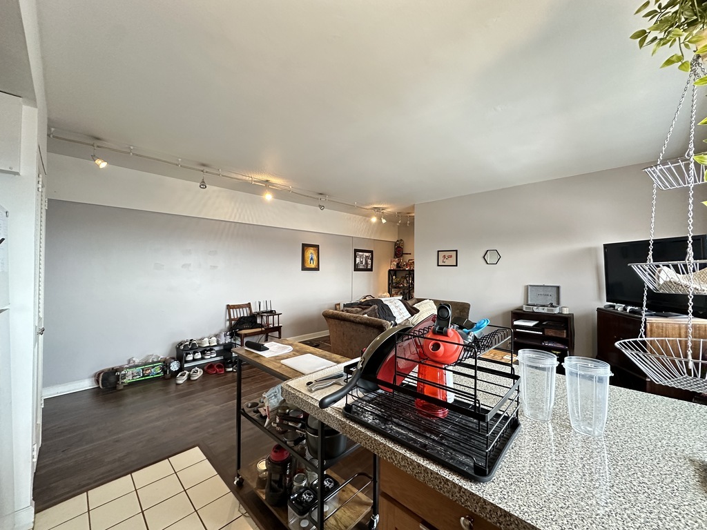 Building Photo - 4950 N Marine Dr