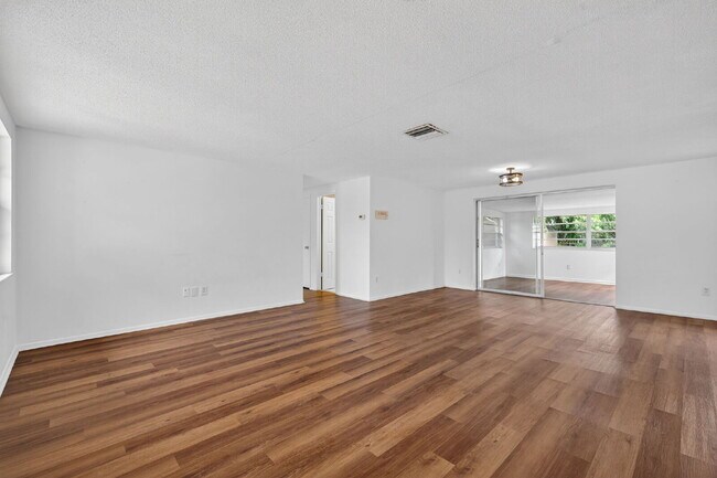 Building Photo - Beautiful 2 Bedroom, 2 Bathroom, 1 Car Garage home for rent.