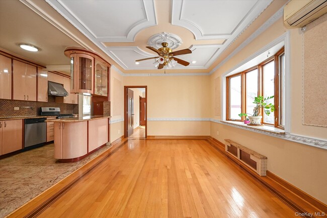 Building Photo - 63-42 Alderton St