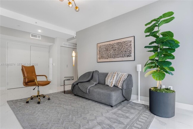 Building Photo - 700 NE 24th St