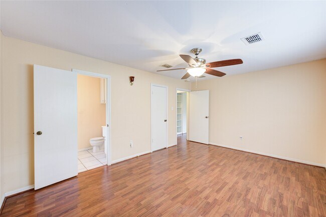 Building Photo - 5711 Weeping Willow Rd