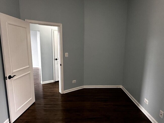 Building Photo - 2 bedroom in Chicago IL 60625