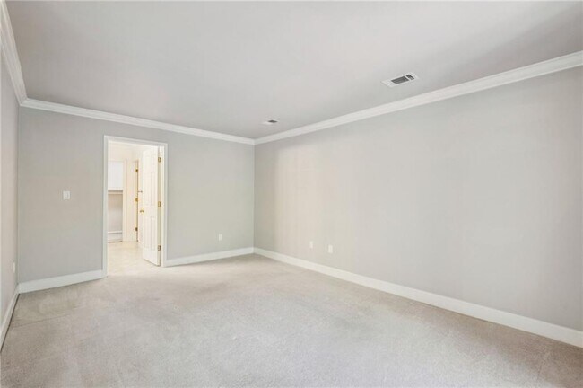 Building Photo - 25316 Plantation Dr NE