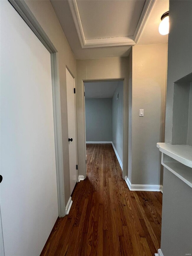 Building Photo - 6911 Pine Ridge Dr