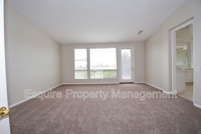 Building Photo - 2895 Diamond Dr