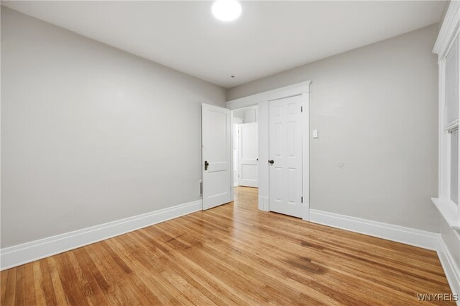 Building Photo - 359 Parkdale Ave