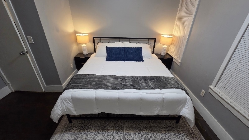 Building Photo - 1955 W 58th St