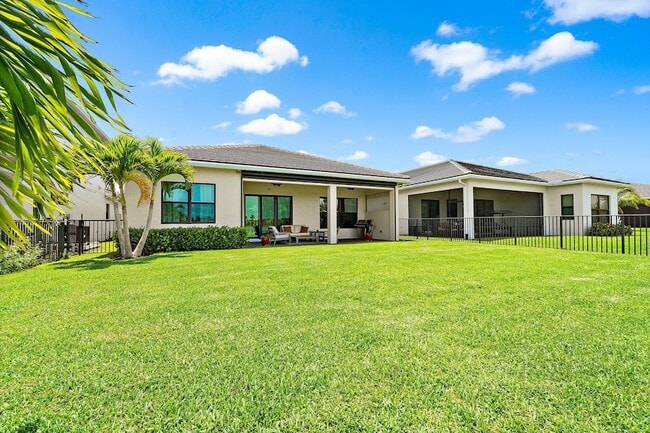 Building Photo - 15883 Key Biscayne Ln