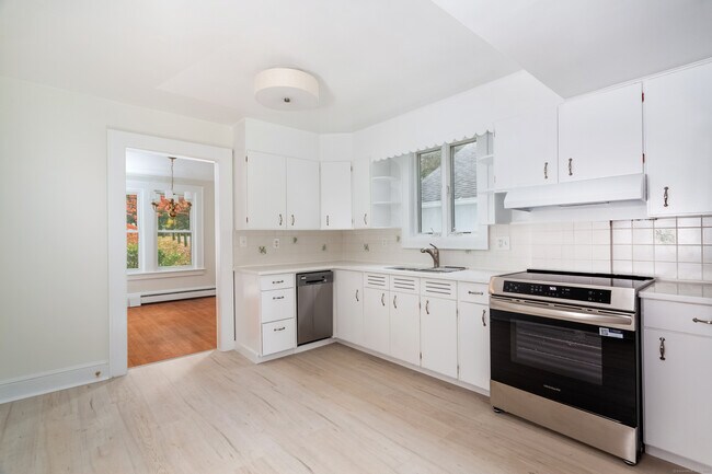 Building Photo - 31 Hillandale Rd