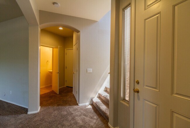 Building Photo - 2600 E Springfield Pl