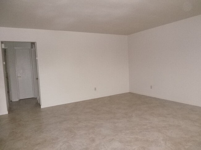 Building Photo - 3355 San Mateo Ct