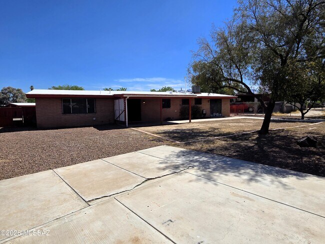 Building Photo - 2351 W Placita Algodon