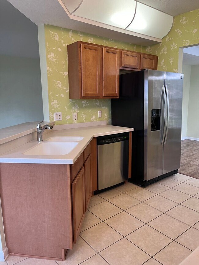 Building Photo - Welcome to the pinnacle of modern living – a dazzling 2-bedroom, 2-bathroom + Den sanctuary for r...