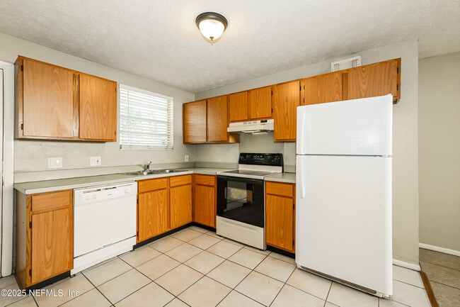 Building Photo - 1012 2nd St S