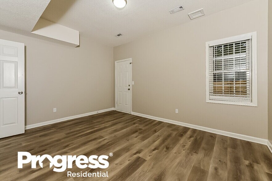 Building Photo - 915 Castlerock Way