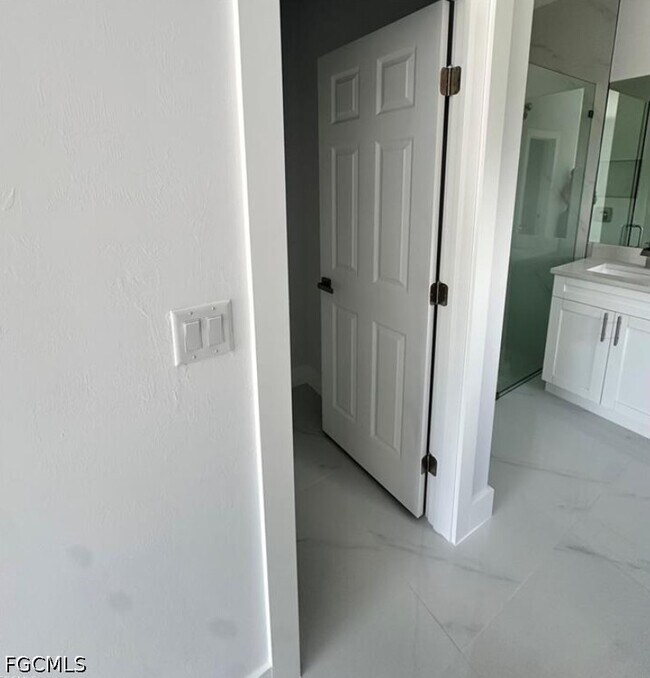 Building Photo - 821 Bell Blvd