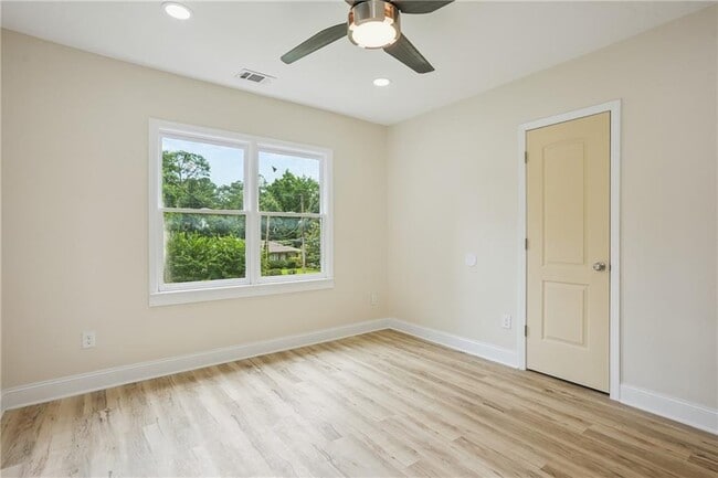 Building Photo - 720 N Parkwood Rd