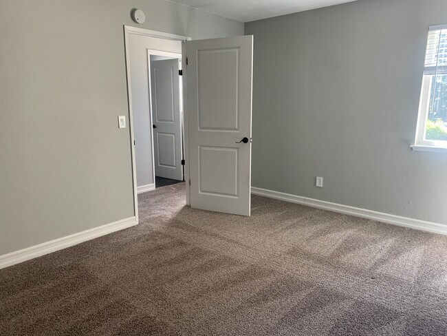 Building Photo - 6250 Havenside Dr