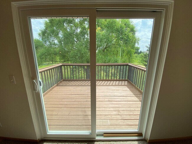 Building Photo - 523