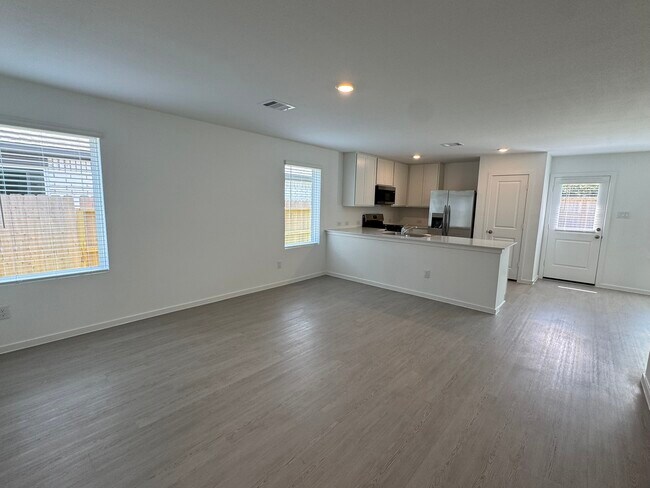 Building Photo - 31529 Pianella Ln
