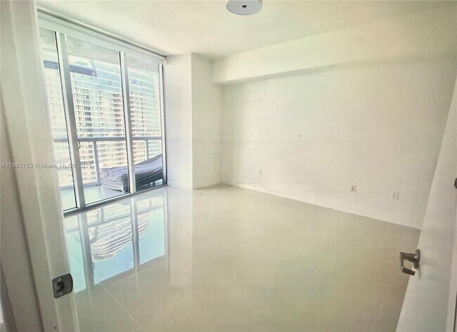 Building Photo - 475 Brickell Ave