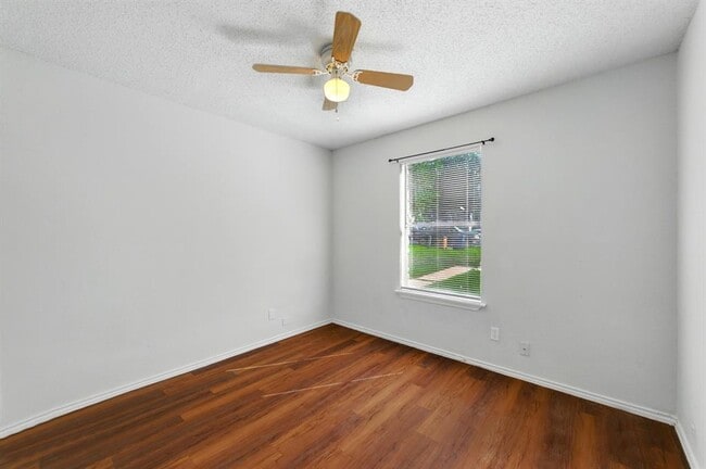 Building Photo - 5707 Spring Meadow Rd