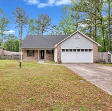 Building Photo - Beautiful 3-Bedroom Home with Downstairs Primary Suite in Foxwood Estates!