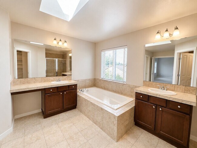 Building Photo - 4Bd/2.5Ba Bothell Home