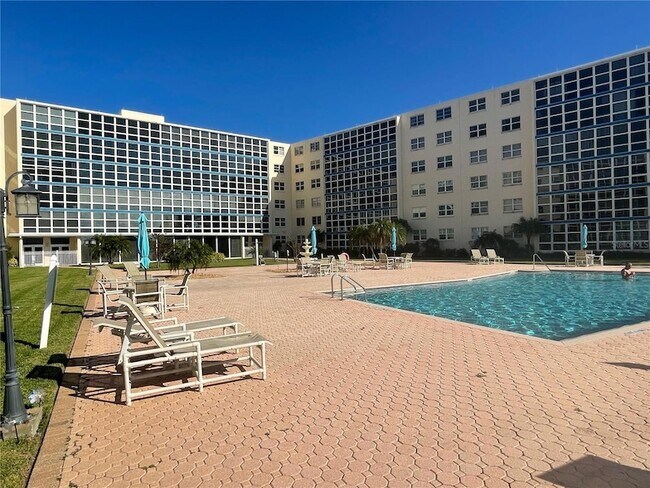 Building Photo - 1224 S Peninsula Dr