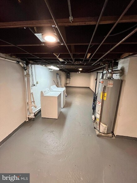 Building Photo - 28 Victoria Ave