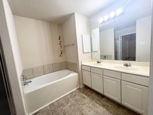 Building Photo - 3207 Zephyr Glen Way