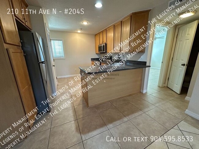 Building Photo - 210 11th Ave N