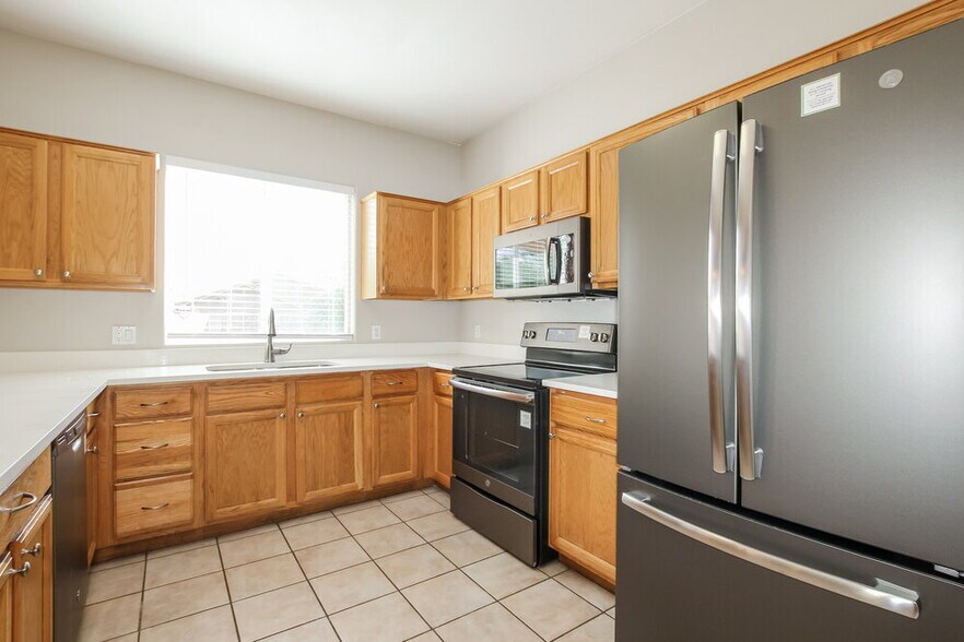 Building Photo - 2107 E Helena Dr