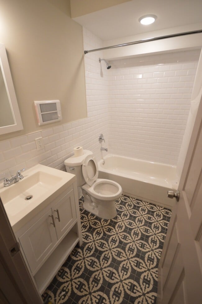 Building Photo - 1948 E York St