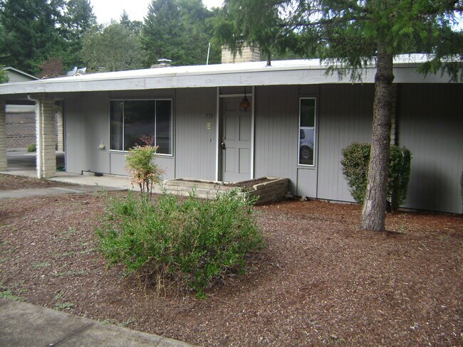 Building Photo - 735spr