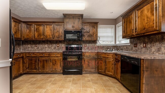 Building Photo - 8031 Garrett Pines Dr