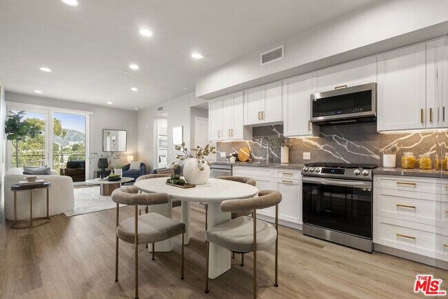 Building Photo - 7428 Santa Monica Blvd