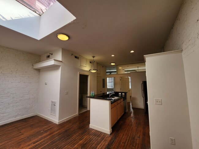 Building Photo - Broad St. Lofts