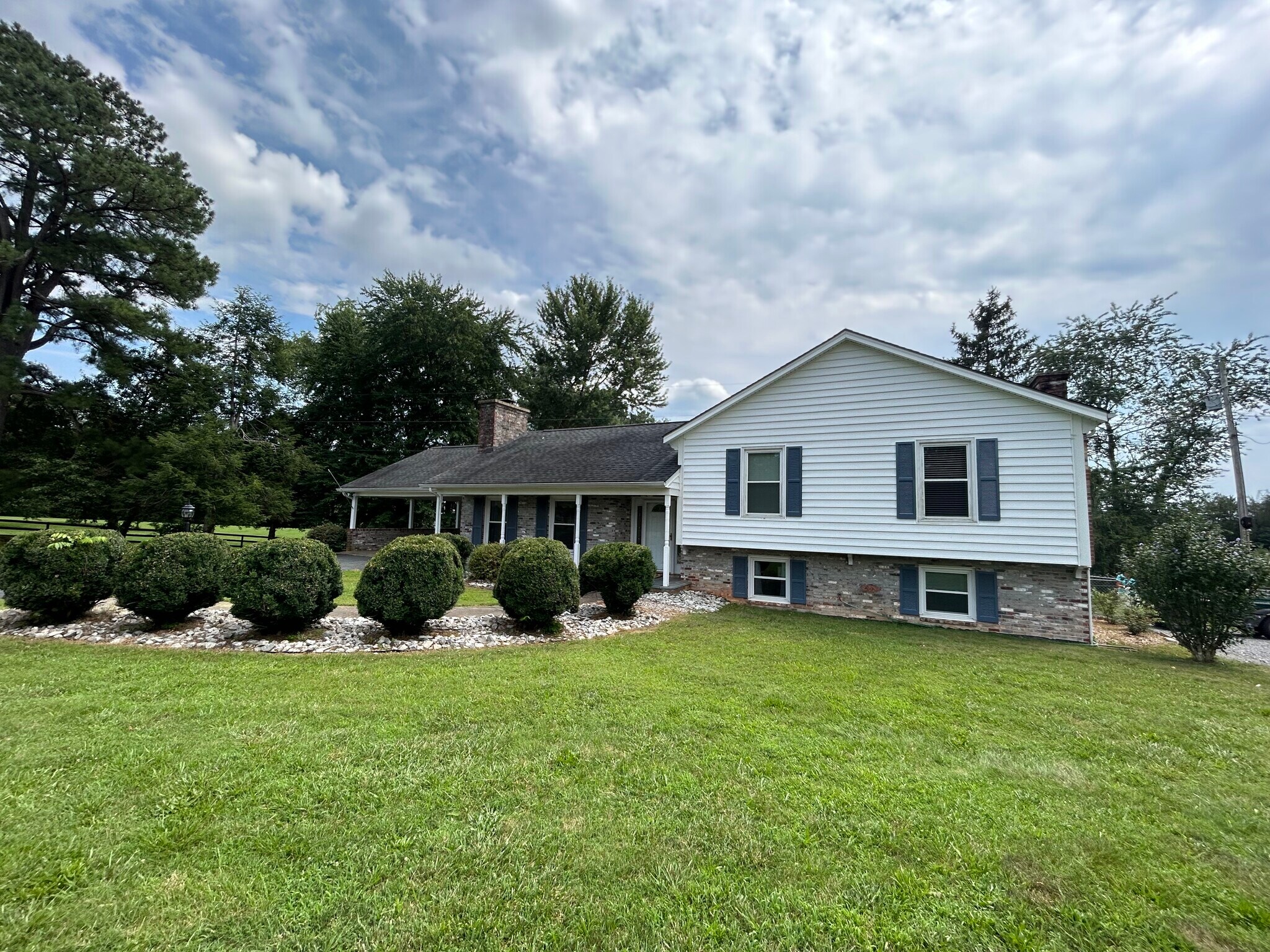 Large furnished home with mother in law suite! - 2671 Thomas Jefferson Pky