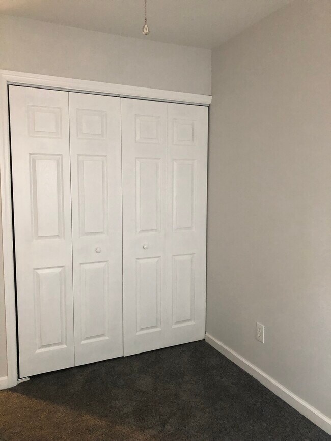 Building Photo - 16 Crestmont Dr