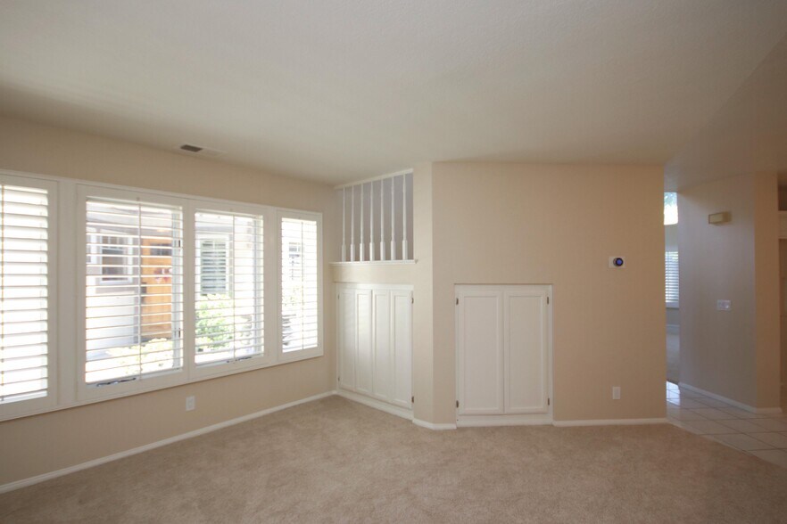 Building Photo - 1074 Rocton Dr
