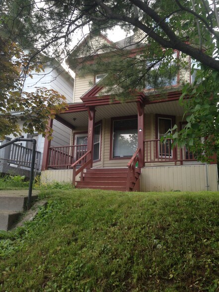 Building Photo - 927 E 5th St