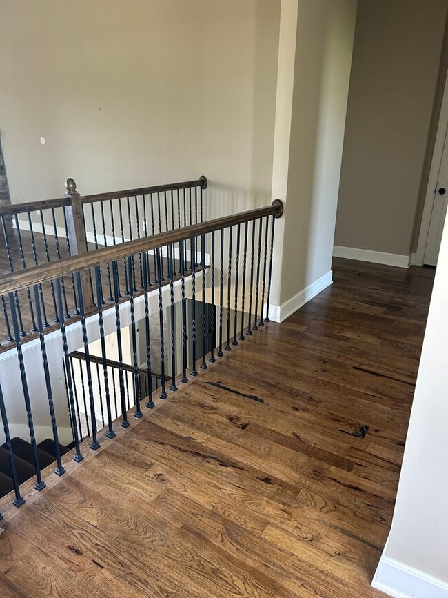 Building Photo - 4 bedroom house with a beautiful view!! **...