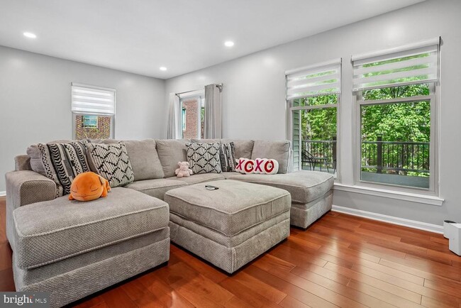 Building Photo - 6608 Westbury Oaks Ct