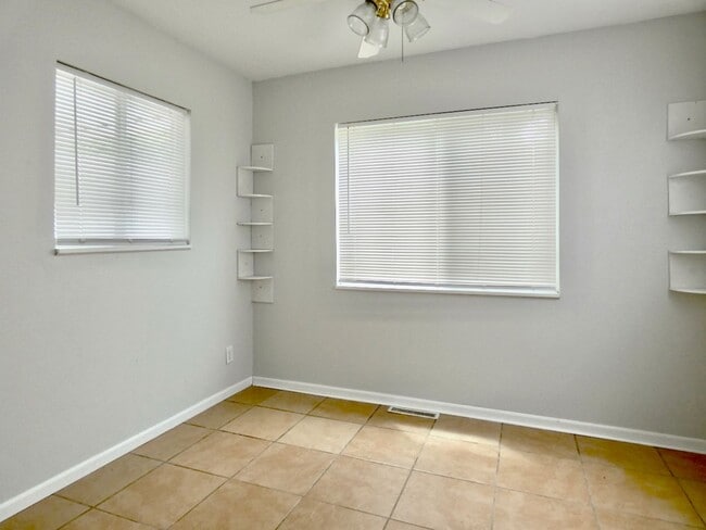 Building Photo - 2211 W Sylvania Ave