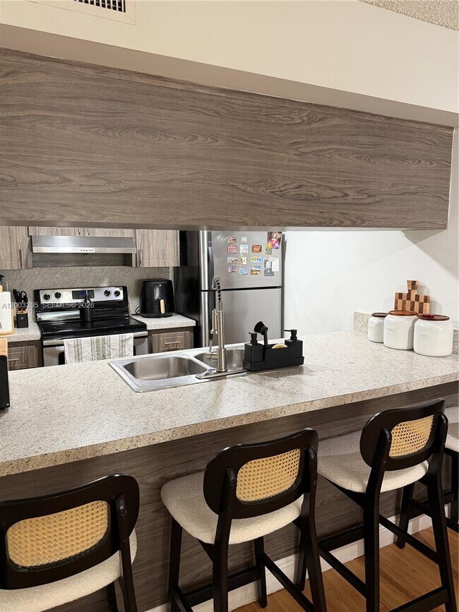 Building Photo - 8120 Geneva Ct