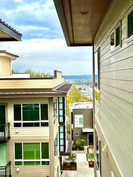Building Photo - 2330 Yakima Ct