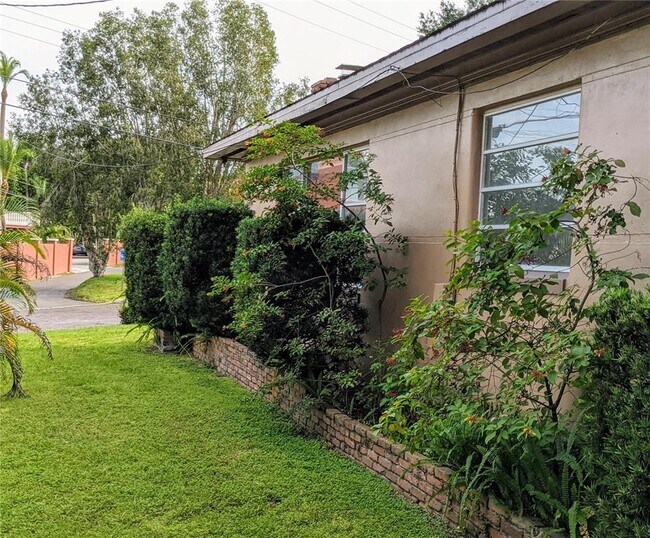 Building Photo - 1310 W Woodlawn Ave